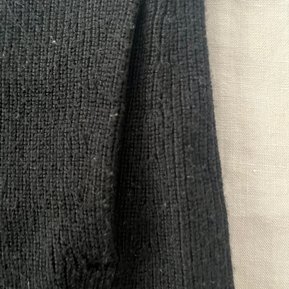 Athleta Women's wool blend, long-sleeved sweater with pockets. Size 6 (M) - Picture 3 of 4